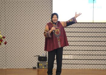 Mantan Menteri Sosial RI periode 2020–2024, Dr (HC) Ir Tri Rismaharini MT,