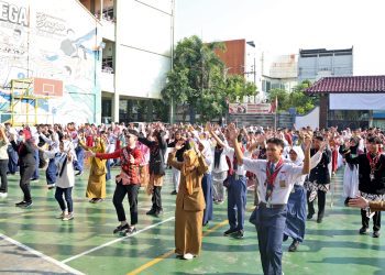Kegiatan MPLS di salah satu SMPN di Surabaya.