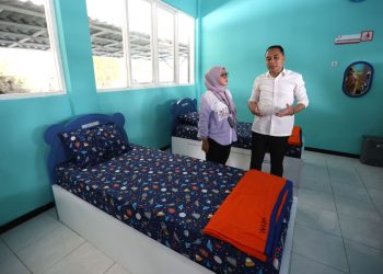 Wali Kota Surabaya Eri Cahyadi saat meninjau langsung Rumah Ilmu Arek Suroboyo.