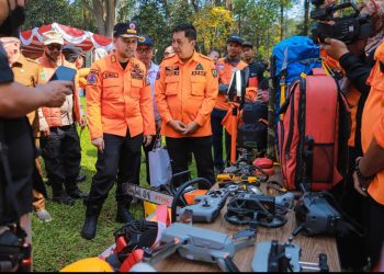 Wagub Jatim Emil Elestianto Dardak dalam Gelar Peralatan Penanggulangan Bencana Tahun 2025 di Kebun Raya Purwodadi, Kabupaten Pasuruan.