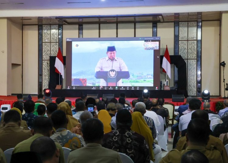 Peluncuran koperasi Merah Putih oleh Presiden Prabowo Subianto. Wali Kota Surabaya, Eri Cahyadi, bersama jajaran Forkopimda mengikuti peresmian melalui telekonferensi dari Convention Hall di Jalan Arief Rachman Hakim.