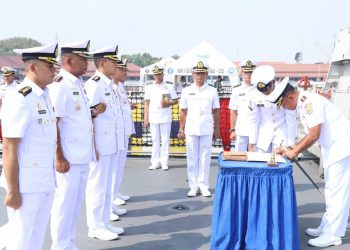 Prosesi serah terima jabatan komandan KRI Raden Eddy Martadinata-331, KRI Karel Satsuitubun-356, dan KRI Ahmad Yani-351.