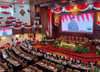 Rapat paripurna di DPRD Jatim dengan agenda mendengarkan pidato kenegaraan Presiden Republik Indonesia.