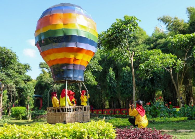 Taman Harmoni yang berada di Keputih Tegal Timur, Kelurahan Keputih, Kecamatan Sukolilo, Surabaya.