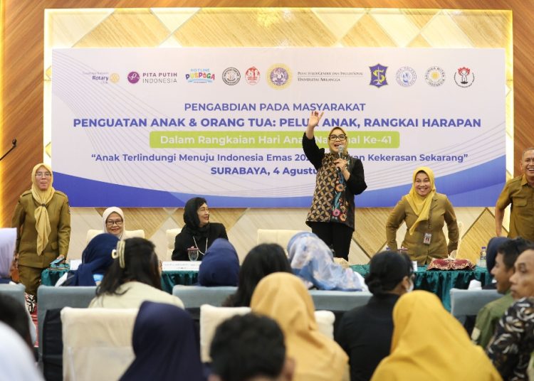 Rini Indriyani dalam Penguatan Anak dan Orang Tua: Peluk Anak, Rangkai Harapan,” yang digelar dalam rangka Hari Anak Nasional ke-41 di Auditorium SMA Khadijah.