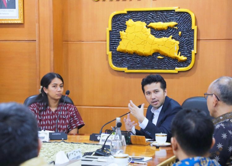 Wakil Gubernur Jatim Emil Elestianto Dardak menerima kunjungan staf anggota Kongres Amerika Serikat di Gedung Negara Grahadi.
