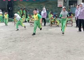 Salah satu lomba dalam peringatan HUT Kemerdekaan RI ke-80 yang dilaksanakan di SDN Warugunung I.