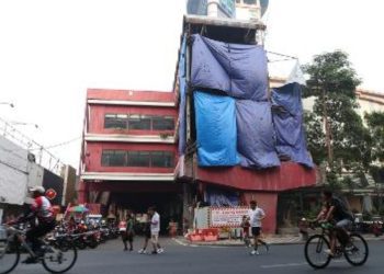 Jembatan Penyeberangan Orang di Jalan Tunjungan yang kini sudah dibongkar.