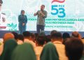 Wali Kota Surabaya Eri Cahyadi dan Ketua PKK Surabaya Rini Indriyani pada Peringatan Hari Kesatuan Gerak di Graha YKP.