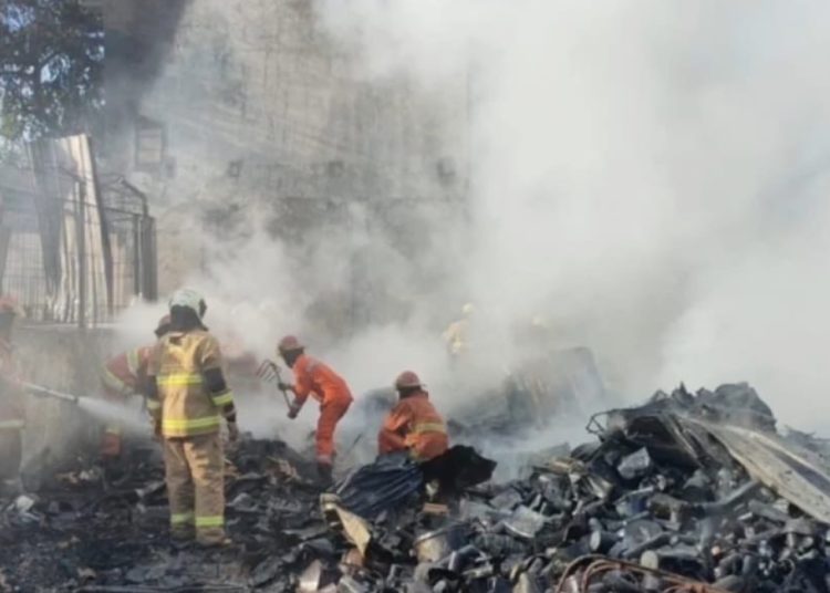 Foto ilustrasi pemadaman kebakaran.