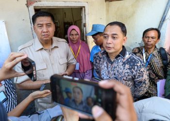 Wali Kota Surabaya Eri Cahyadi bersama Menteri Perumahan dan Kawasan Permukiman, Maruarar Sirait