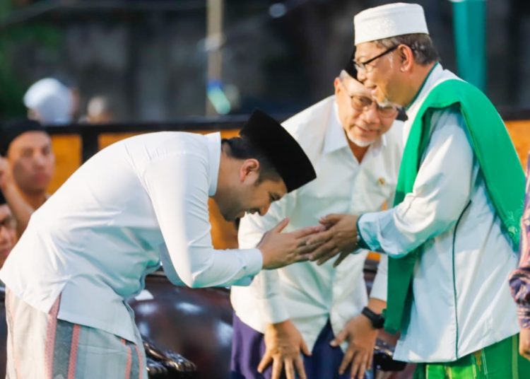 Wagub Jatim Emil Elestianto Dardak di sela peringatan 200 tahun Pondok Pesantren Bahrul Ulum Tambakberas Jombang.