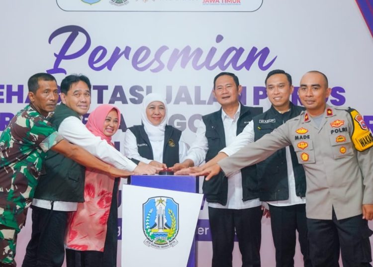 Peresmian rehabilitasi jalan poros Desa Miru - Desa Jugo, di Balai Desa Miru Kecamatan Sekaran Kabupaten Lamongan.