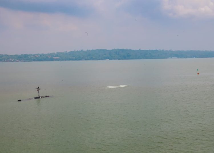 Uji coba penembakan menggunakan kapal selam tanpa awak.