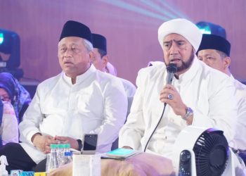Habib Syech bin Abdul Qodir Assegaf. dalam kegiatan ITS Bersholawat dalam rangka perayaan dies natalies ITS.