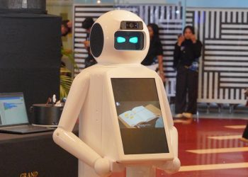 Robot RAISA Humanoid sebagai salah satu karya inovasi terbaru yang diluncurkan dalam Tennovex 2025.