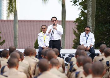 Sekretaris Daerah Provinsi Jawa Timur, Adhy Karyono, bertemu dengan 207 praja asal Jawa Timur di Kampus Institut Pemerintahan Dalam Negeri (IPDN) Jatinangor, Kabupaten Sumedang, Jawa Barat.