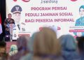 Kepala Disperinaker Agus Heni Djuniantoro pada launching program Perisai Peduli Jaminan Sosial Bagi Pekerja Informal di Balai Pemuda.