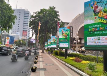 Foto ilustrasi, reklame di Surabaya.