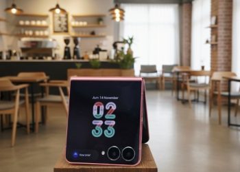 Galaxy Z Flip7 dilengkapi dengan Gemini AI membuka peluang baru bagi para pebisnis untuk berkreasi menciptakan konten promosi yang lebih menarik dan efisien.