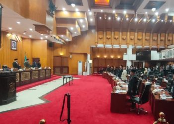 Suasana rapat paripurna di DPRD Surabaya.