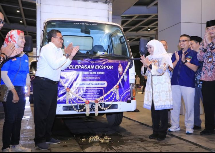 Gubernur Jatim Khofifah Indar Parawansa menghadiri acara East Java Halal Industry Festival tahun 2025 di Hotel Novotel Samator, Surabaya.