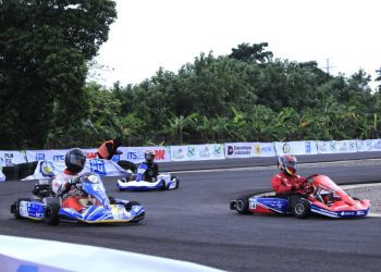 Kompetisi gokart di Sirkuit Institut Teknologi Sepuluh Nopember.
