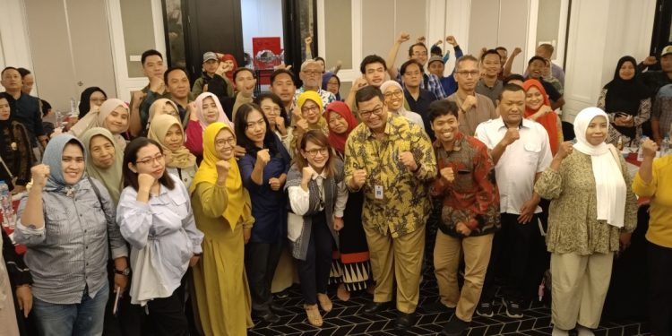 Para pelaku usaha berfoto bersama di sela pelatihan yang digelar di Hotel Swiss Belinn, Jalan Tunjungan, Surabaya.