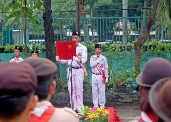 Pembacaan deklarasi Anak Digital Aman Serentak di SMPN 19 Surabaya.