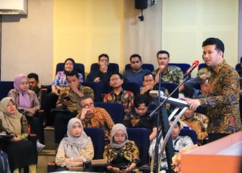 Wakil Gubernur Jatim Emil Elestianto Dardak dalam Seminar Nasional dan Konvensi Wilayah bertema “Peran Strategis Supply Chain dan Logistik dalam Meningkatkan Konektivitas Nasional”