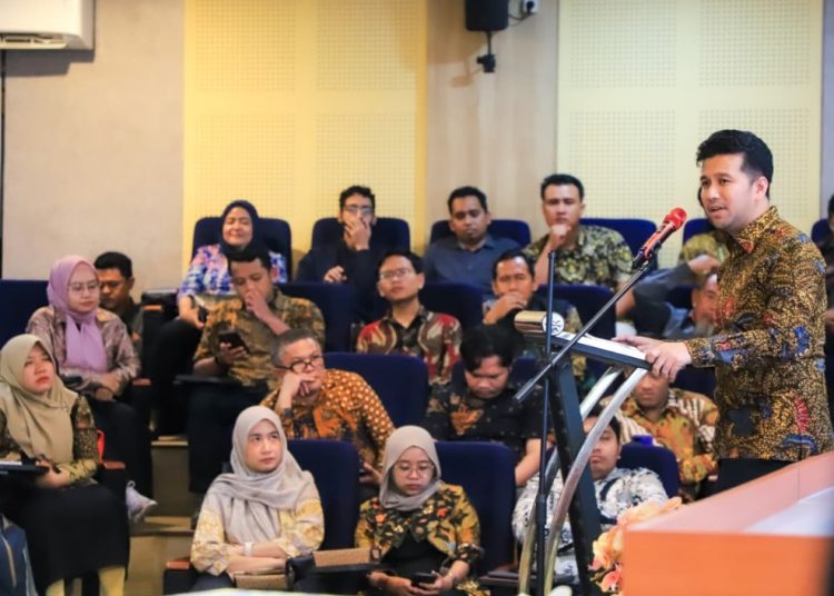Wakil Gubernur Jatim Emil Elestianto Dardak dalam Seminar Nasional dan Konvensi Wilayah bertema “Peran Strategis Supply Chain dan Logistik dalam Meningkatkan Konektivitas Nasional”