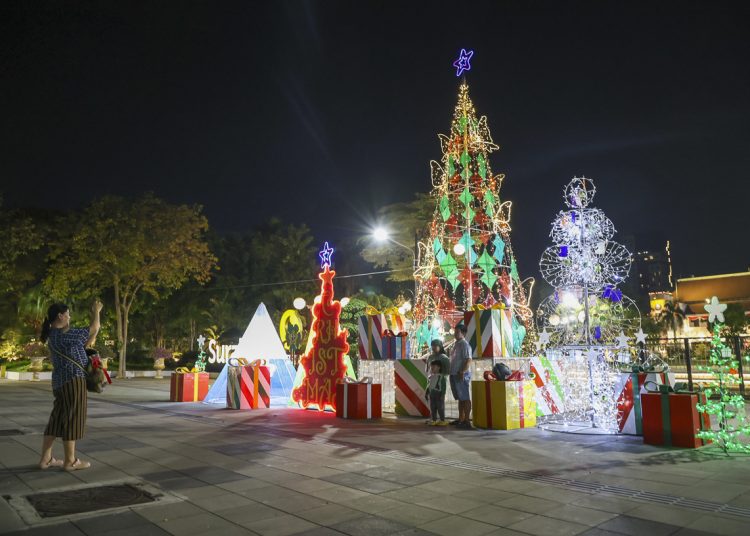 Salah satu titik dekorasi Natal di titik strategis Kota Pahlawan sebagai wujud komitmen nyata dalam menjaga harmoni keberagaman serta memperkuat citra Kota Surabaya sebagai kota toleransi.