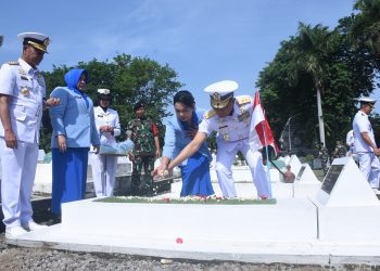 Ziarah di Taman Makam Pahlawan (TMP) Sepuluh November, Mayjen Sungkono, Surabaya.
