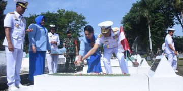 Ziarah di Taman Makam Pahlawan (TMP) Sepuluh November, Mayjen Sungkono, Surabaya.