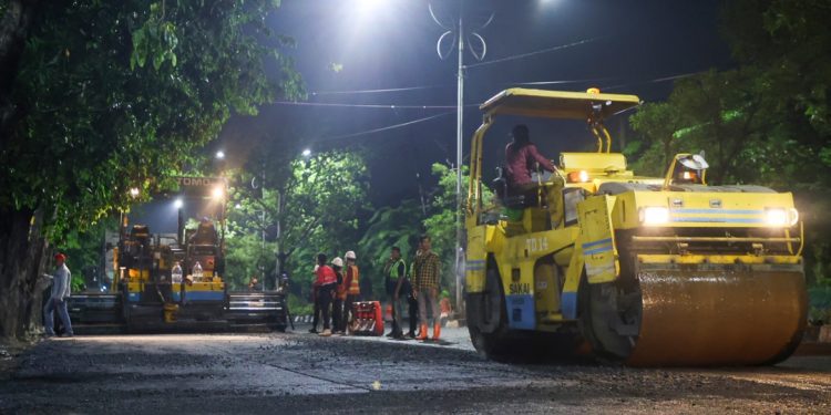 Foto ilustrasi pembangunan  jalan di Surabaya.