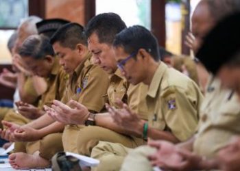 Istighotsah bersama yang digelar di lobi Balai Kota Surabaya lantai dua.