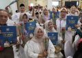 Para orang tua usia lanjut usia diwisuda dalam program Selantang di Graha YKP, Medokan Asri Utara, Kecamatan Rungkut, Surabaya.