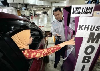Foto ilustrasi, penggunaan parkir digital yang sudah diterapkan di Surabaya.