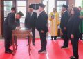 Prosesi pelantikan 79 Pejabat Administrator (Eselon III) dan Pejabat Pengawas (Eselon IV) di Lobby Balai Kota lantai dua.