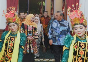 Gubernur Jawa Timur Khofifah Indar Parawansa menerima Menteri Besar Negeri Sembilan YAB Dato' Seri Utama H. Aminuddin Bin Harun