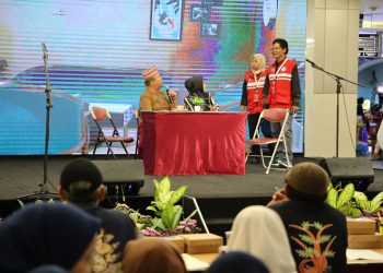 Salah satu penampilan peserta  lomba Fragmen Suroboyoan bertajuk "Surabaya Gender Award" 2025 di BG Junction L2 Rainbow Surabaya.