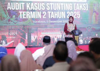 Asisten Administrasi Umum Pemkot Surabaya, Anna Fajriatin dalam Diseminasi Audit Kasus Stunting (AKS) Termin 2 Tahun 2025 di Graha Sawunggaling.