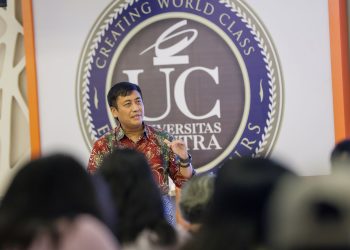 Kepala Bappendalitbang Kota Surabaya, Irvan Wahyudrajad dalam forum Creative Dialogue: Surabaya Dalam Kartografi Kreatif di Universitas Ciputra.