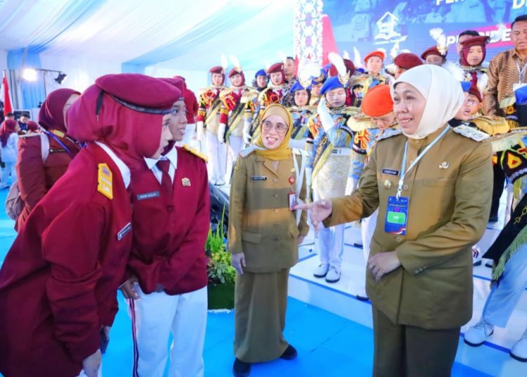 Gubernur Jatim Khofifah Indar Parawansa saat menghadiri peresmian sekolah rakyat di SRT 9 Banjarbaru Balai Besar Pendidikan dan Pelatihan Kesejahteraan (BBPPK) Banjarmasin, Jalan Trikora, Landasan Ulin, Banjarbaru Kalimantan Selatan.