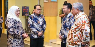Gubernur Jatim Khofifah Indar Parawansa di sela gelaran Jatim Retreat 2026 yang diselenggarakan di Badan Pengembangan Sumber Daya Manusia  Provinsi Jawa Timur.