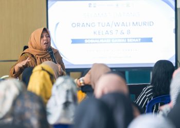 Sosialisasi pembatasan gawai di SMP Negeri 44 Surabaya.