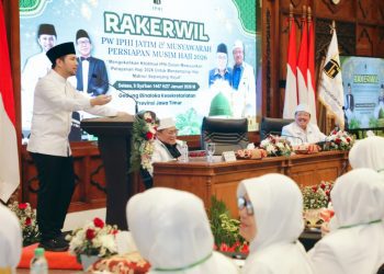 Wakil Gubernur Jawa Timur Emil Elestianto Dardak memberikan pengarahan dalam Rapat Kerja Wilayah (Rakerwil) PW IPHI Jawa Timur.