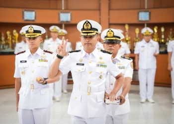 Upacara serah terima jabatan Komandan KRI Teluk Cendrawasih-533 yang berlangsung di ruang serbaguna Satuan Kapal Amfibi Koarmada II.
