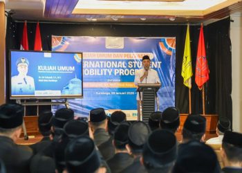 Wali Kota Surabaya, Eri Cahyadi, memberikan semangat dan arahan kepada ratusan mahasiswa Sekolah Tinggi Ilmu Dakwah dan Komunikasi Islam (STIDKI) Ar-Rahmah Surabaya.