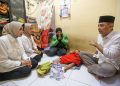 Wali Kota Surabaya, Eri Cahyadi mengunjungi rumah Anna Indrawati warga Jalan Indrapura Pasar, RT 04, RW 11, Kelurahan Perak Utara, Kecamatan Pabean Cantian.